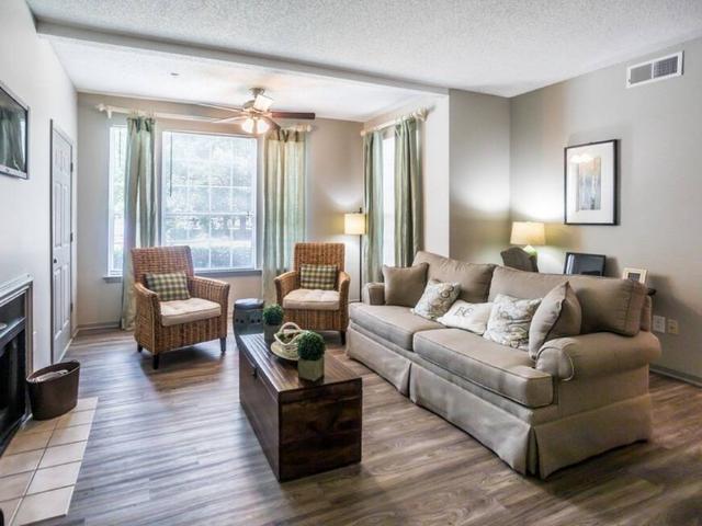 3 BR, 2 BA Apartment 1907 North Bailey Woods Drive Unit 202, Collierville, TN 38017