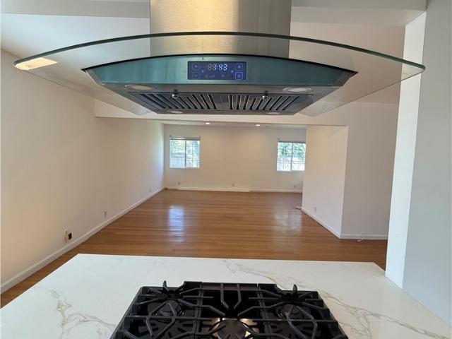 3 BR, 2 BA Apartment 19148 Saticoy Street, Reseda, CA 91335