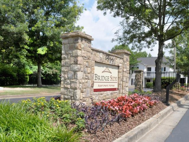 3 BR, 2 BA Apartment 1955 La Dawn Ln NW Unit M1, Atlanta, GA 30318