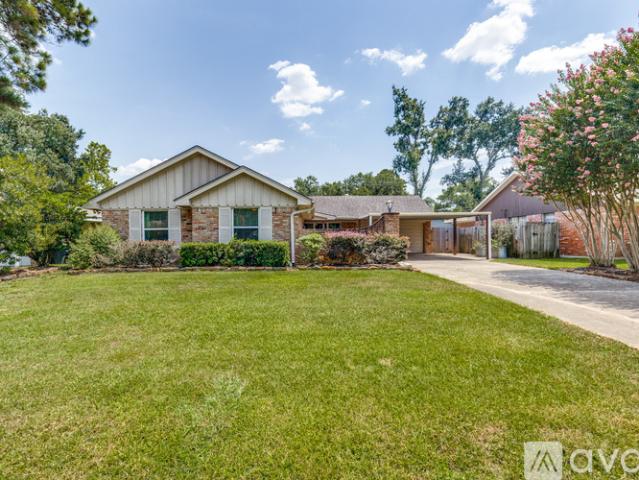 3 BR, 2 BA Apartment 10031 Timberoak Drive, Houston, TX 77080