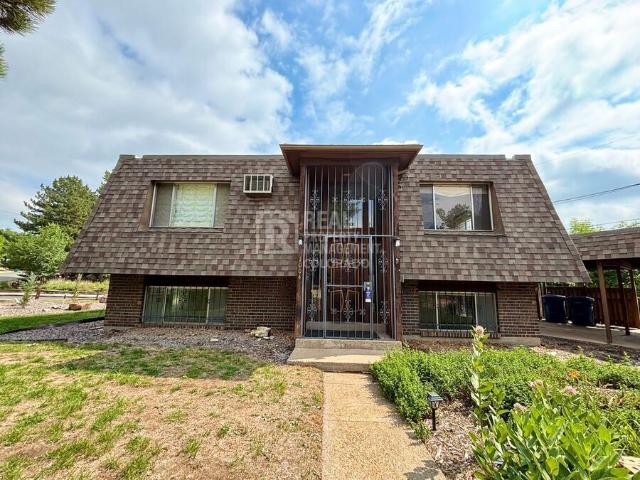 3 BR, 2 BA Apartment 1004 S Arbutus St, Lakewood, CO 80228