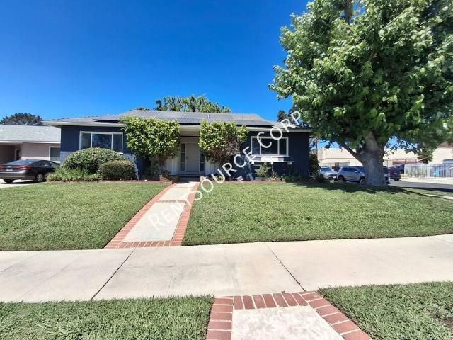 3 BR, 2 BA Apartment 10059 McLennan Ave North Hills, CA 91343