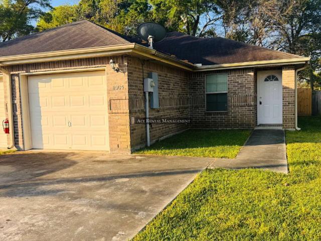 3 BR, 2 BA Apartment 1006 S 14th St, Nederland, TX 77627