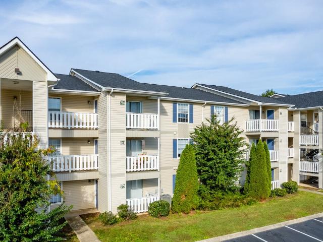 3 BR, 2 BA Apartment 100 Remington Dr, Dickson, TN 37055