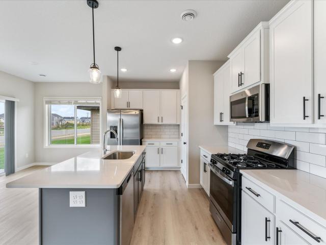 3 BR, 2 BA Apartment 10108 Sunbird Circle, Woodbury, MN 55129