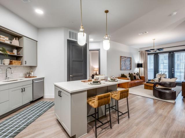 3 BR, 2 BA Apartment 1010 Singleton Boulevard Unit 5020, Dallas, TX 75212