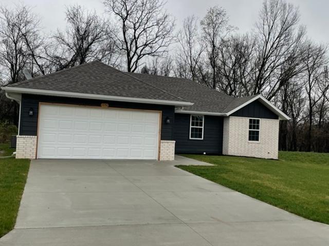 3 BR, 2 BA Apartment 1015 South Meteor Ave, Springfield, MO 65802