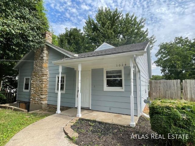3 BR, 2 BA Apartment 1024 E Parker Avenue, Independence, MO 64050