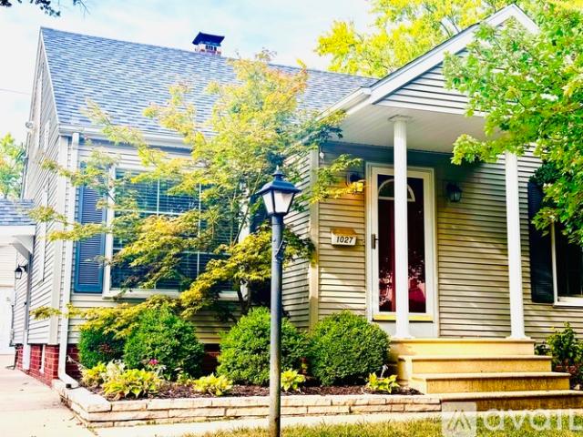 3 BR, 2 BA Apartment 1027 E Elmhurst Ave, Peoria, IL 61603