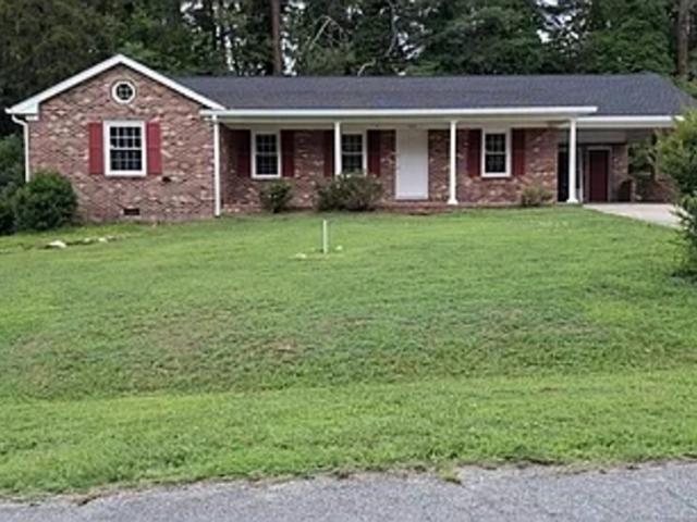 3 BR, 2 BA Apartment 102 Fairfield Dr, Clarksville, VA 23927