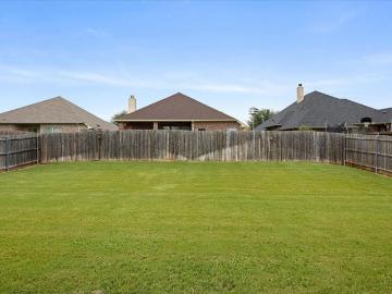 3 BR, 2 BA Apartment 107 Donna Circle, Granbury, TX 76049