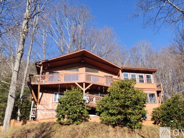 3 BR, 2 BA Apartment 104 Greenwood Lane, Unit Apartment B, Waynesville, NC 28786