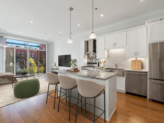 3 BR, 2 BA Apartment 1050 West Monroe Street Unit 33 204, Chicago, IL 60607