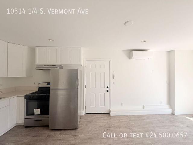 3 BR, 2 BA Apartment 10514 1/4 S. Vermont Ave, Los Angeles, CA 90044
