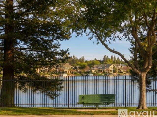3 BR, 2 BA Apartment 10642 North Seacrest Drive, Fresno, CA 93730