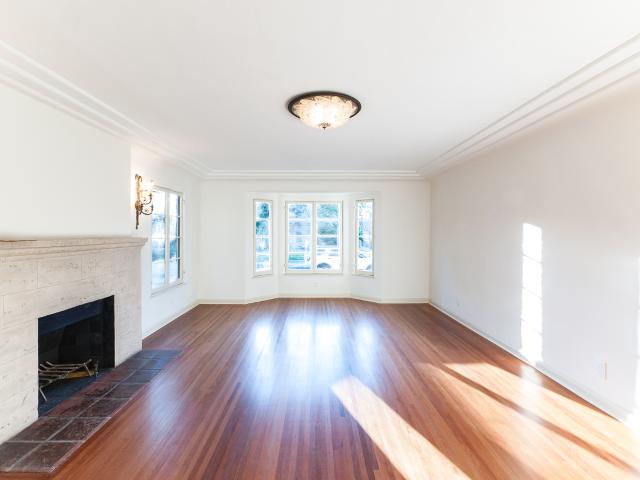 3 BR, 2 BA Apartment 1064 S Genesee, Los Angeles, CA 90019