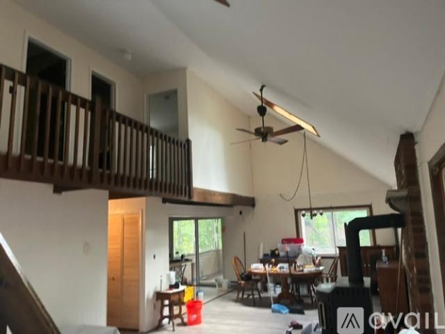 3 BR, 2 BA Apartment 106 Clifton Drive, Saw Creek, PA 18324