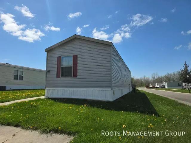 3 BR, 2 BA Apartment 108 Ashford Dr Flint, MI 48504