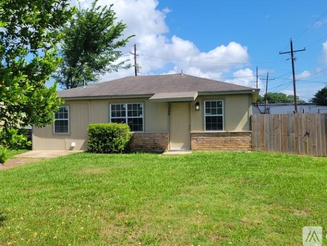 3 BR, 2 BA Apartment 109 Will St, Willis, TX 77378