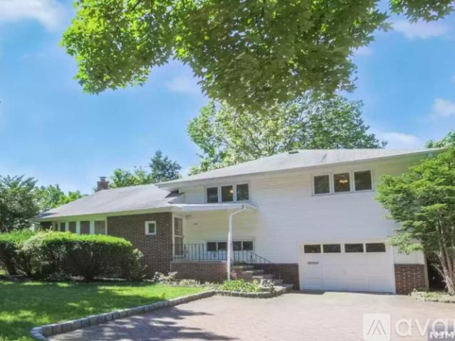 3 BR, 2 BA Apartment 10 Center Street, Cresskill, NJ 07626