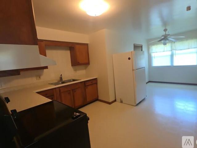 3 BR, 2 BA Apartment 10 Todd Farm Dr, Unit A, Elgin, IL 60123