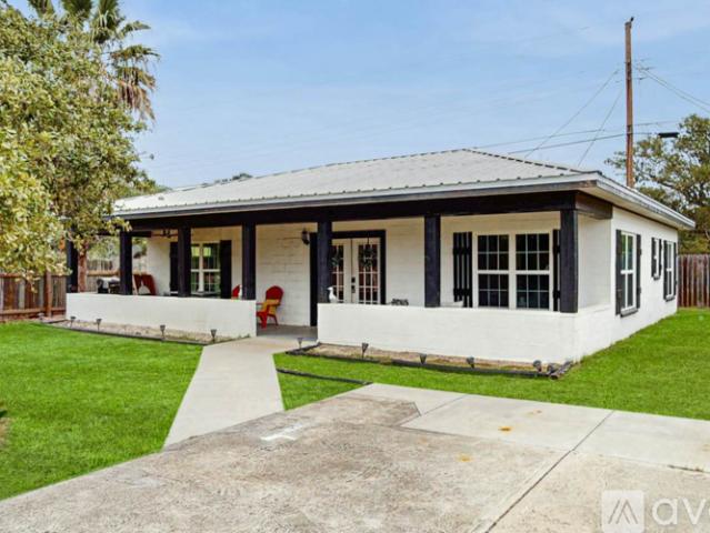 3 BR, 2 BA Apartment 113 Hughes Drive 5, Rockport, TX 78382