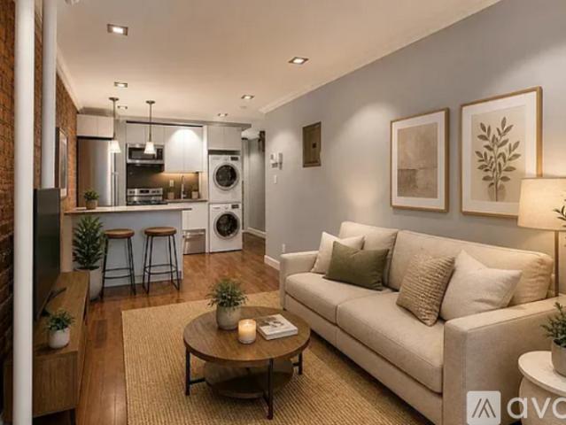 3 BR, 2 BA Apartment 113 Mulberry St, Unit 4F, New York, NY 10013