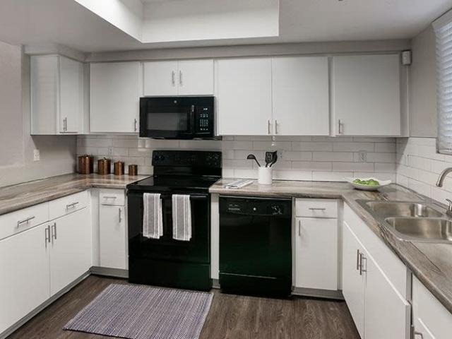 3 BR, 2 BA Apartment 1100 East Osborn Road Unit 245, Phoenix, AZ 85014
