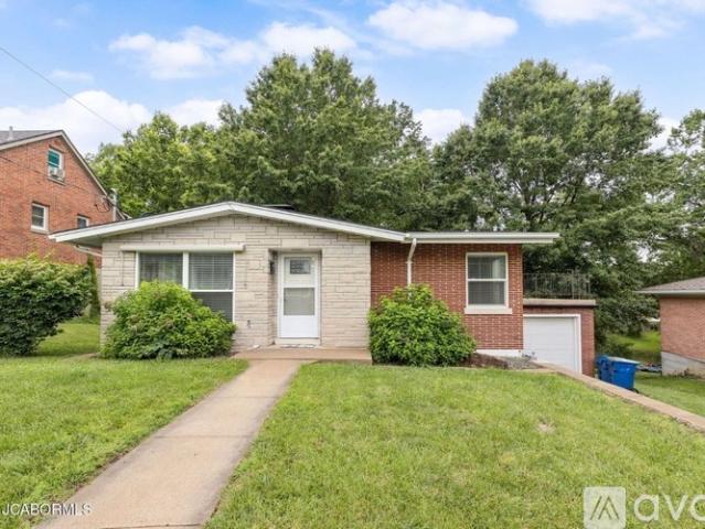 3 BR, 2 BA Apartment 1108 Pamela Dr, Jefferson City, MO 65109