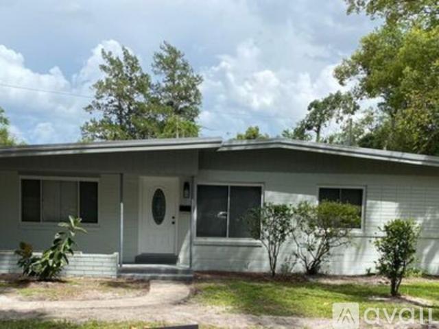 3 BR, 2 BA Apartment 1115 Northeast 5th Place, Gainesville, FL 32601