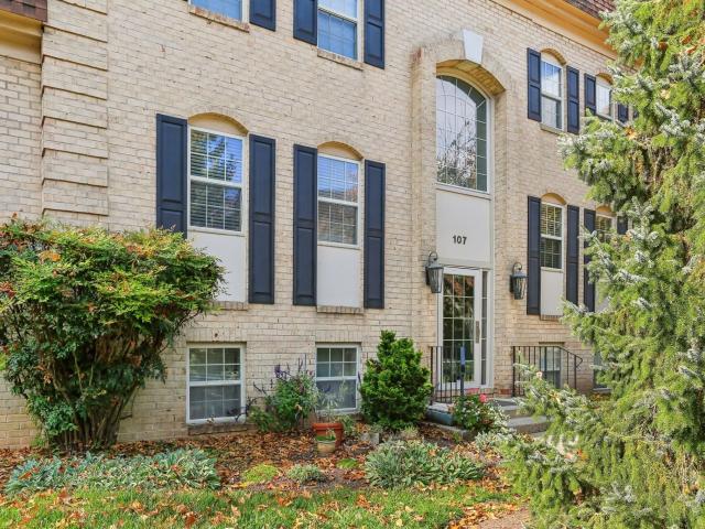 3 BR, 2 BA Apartment 111 Versailles Circle Unit 301B, Towson, MD 21204