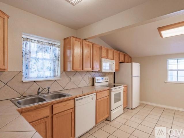 3 BR, 2 BA Apartment 111 South Belleview Street, Amarillo, TX 79106