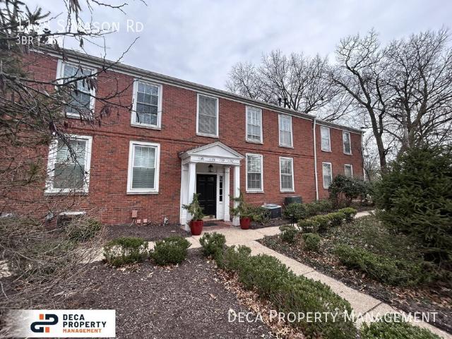 3 BR, 2 BA Apartment 1128 S Mason Rd, Saint Louis, MO 63131