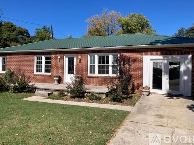 3 BR, 2 BA Apartment 1128 West 4th North Street, Morristown, TN 37814