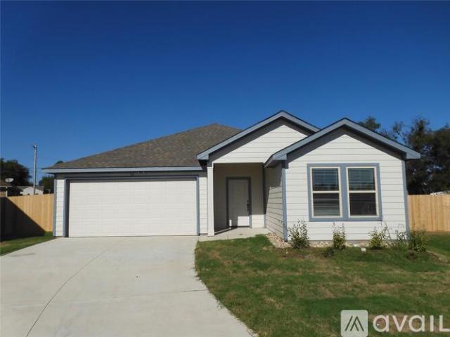 3 BR, 2 BA Apartment 112 Canales Cir, Greenville, TX 75401