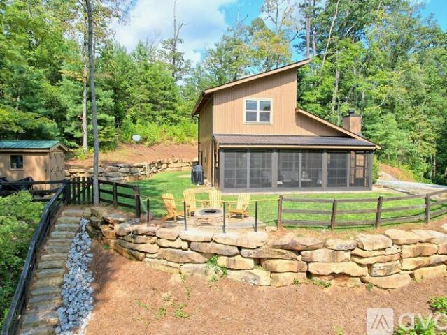 3 BR, 2 BA Apartment 112 John English Dr, Clayton, GA 30525