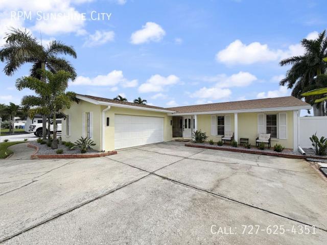 3 BR, 2 BA Apartment 11300 8th Street East, Treasure Island, FL 33706