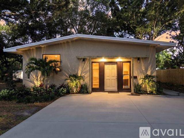 3 BR, 2 BA Apartment 1146 53rd Ave N, St. Petersburg, FL 33703