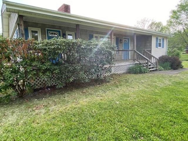 3 BR, 2 BA Apartment 114 Lunceford Ln, Mountain City, TN 37683