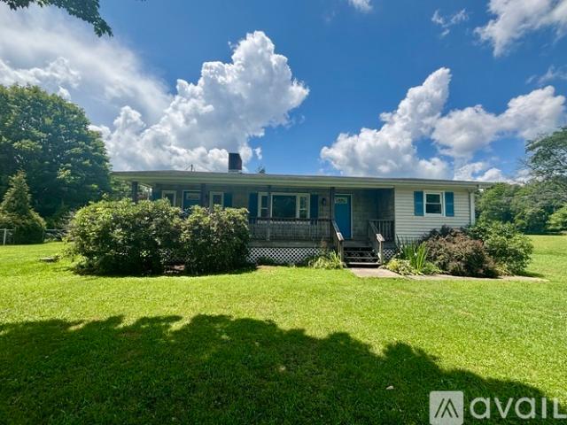 3 BR, 2 BA Apartment 114 Lunceford Ln, Mountain City, TN 37683