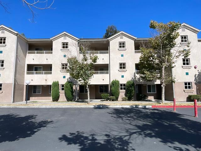 3 BR, 2 BA Apartment 11517 S. Budlong Avenue, Los Angeles, CA 90044
