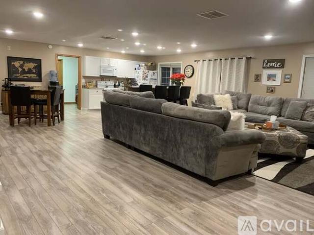 3 BR, 2 BA Apartment 11590 Mc Kinley Hwy, Unit Second floor apartment, Osceola, IN 46561