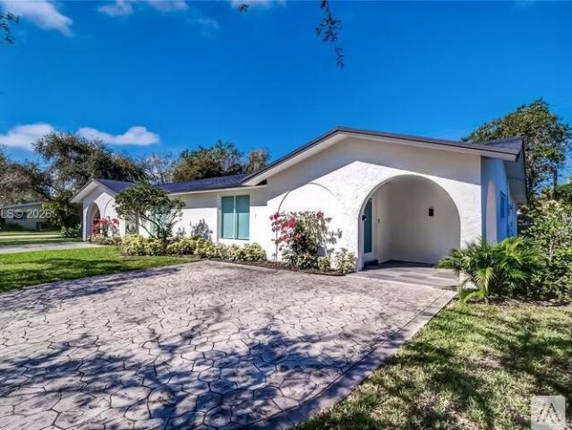 3 BR, 2 BA Apartment 11690 Sw 81 St Rd, Pinecrest, FL 33156