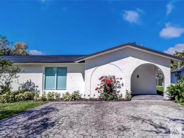 3 BR, 2 BA Apartment 11690 SW 81st Rd, Pinecrest, FL 33156