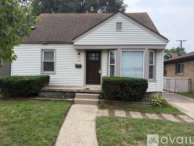 3 BR, 2 BA Apartment 116 Devillen Avenue, Royal Oak, MI 48073