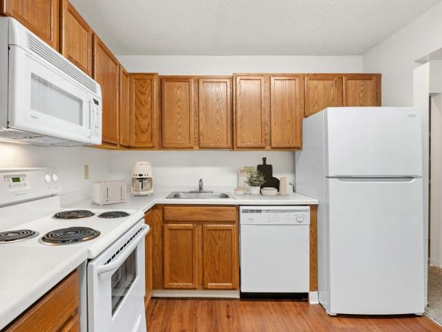 3 BR, 2 BA Apartment 11751 West River Hills Drive Unit B225, Burnsville, MN 55337