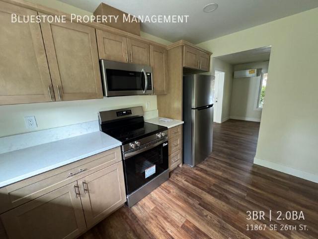 3 BR, 2 BA Apartment 11867 SE 26th St Milwaukie, OR 97222
