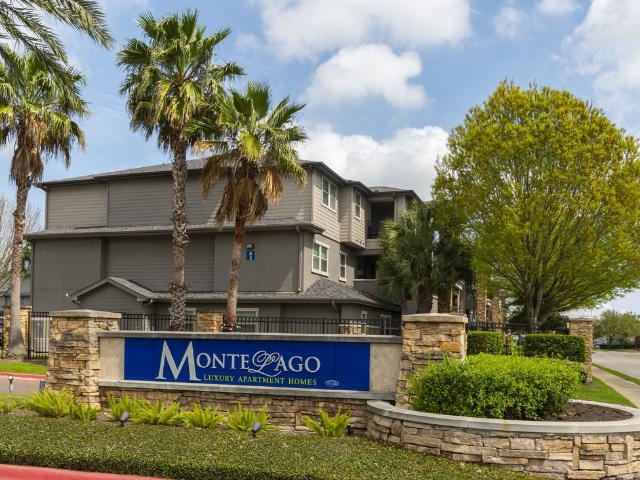 3 BR, 2 BA Apartment 11881 Gulf Pointe Drive Unit C11, Houston, TX 77089