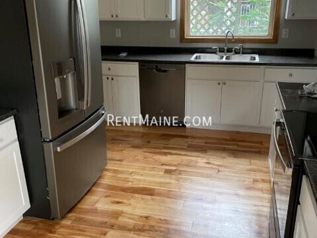 3 BR, 2 BA Apartment 118 Grove St. Apt Bangor, ME 04401