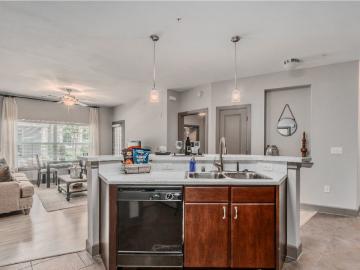3 BR, 2 BA Apartment 11917 Greenville Ave, Dallas, TX 75243